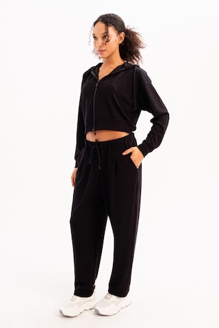 Justever Loosefit Sportbroek in Zwart