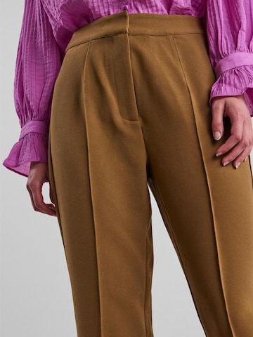 Y.A.S Rozkloszowany krój Spodnie w kant 'Crima' w kolorze brązowy