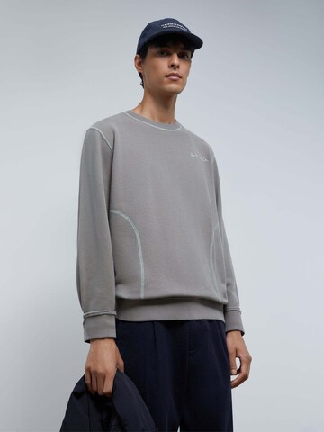 Sweat-shirt Scalpers en gris : devant