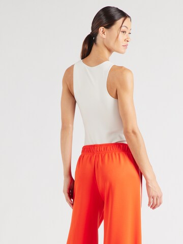 Body sportiv de la NIKE pe alb