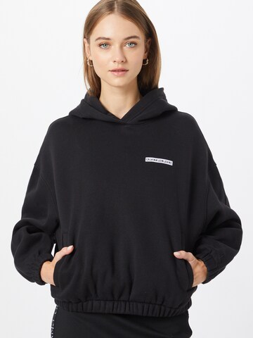 Calvin Klein Jeans Sweatshirt in Schwarz: predná strana