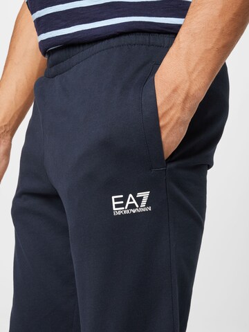 EA7 Emporio Armani Zwężany krój Spodnie w kolorze niebieski