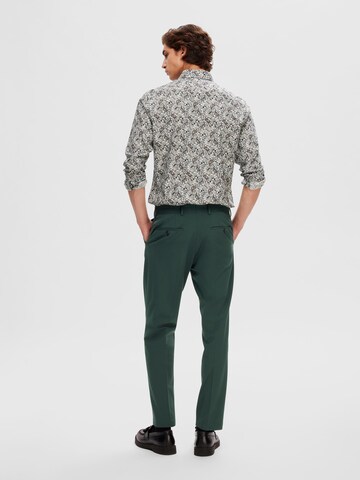 Coupe slim Pantalon à plis 'Liam' SELECTED HOMME en vert