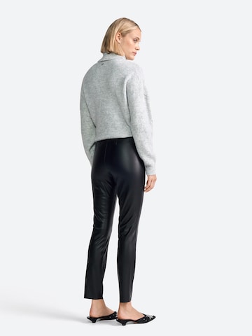 Rich & Royal Skinny Fit Панталон в черно
