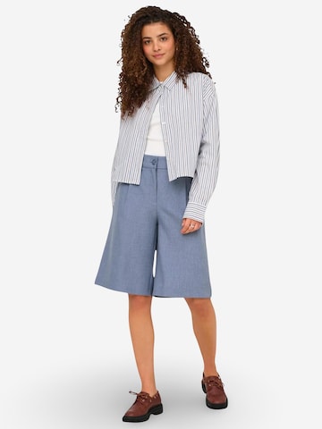 Pantaloni con pieghe 'Onllinda Hw Mel Long Shorts Tlr Noos 15351444' di ONLY in blu: frontale