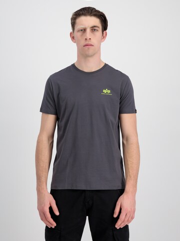 ALPHA INDUSTRIES T-Shirt in Grau: predná strana