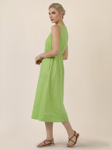 APART Kleid in Grün