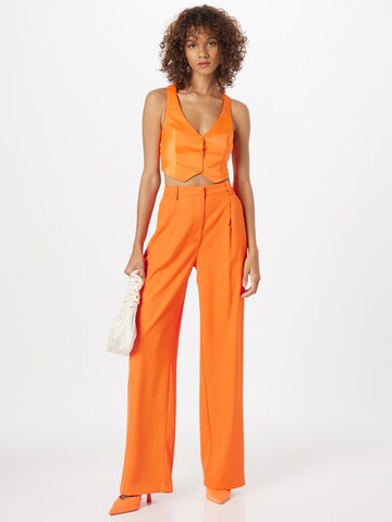 Regular Pantalon à plis NA-KD en orange
