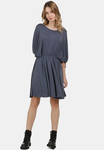 Rochie de la DreiMaster Vintage pe albastru