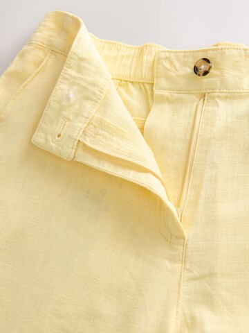 Next Regular Chinohousut värissä keltainen