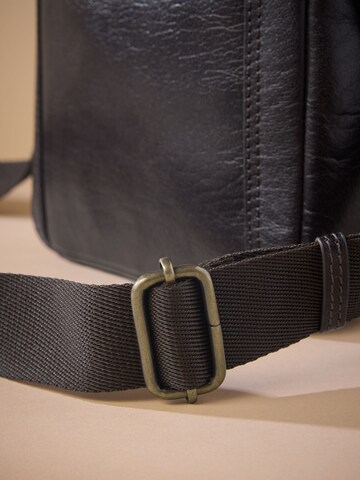 Next Olkalaukku värissä ruskea