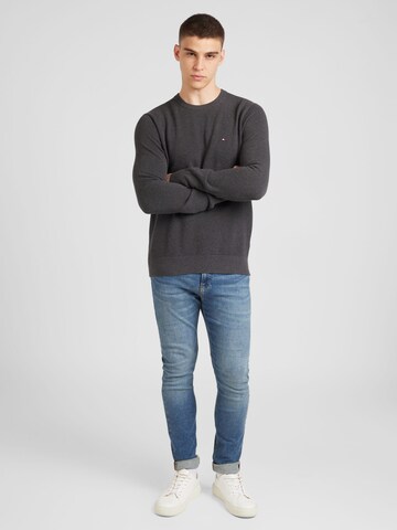 Pullover 'Essential' di TOMMY HILFIGER in grigio