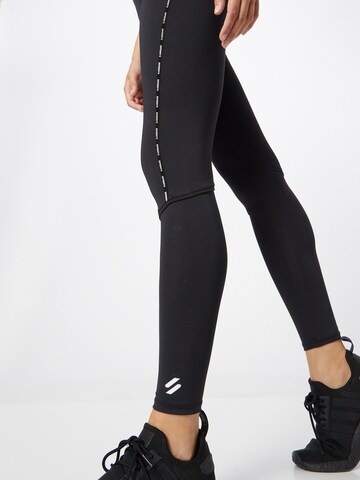 Skinny Pantaloni sportivi di Superdry in nero