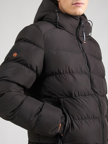 Superdry Jacke in Schwarz