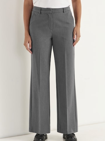Cellbes of Sweden Regular Trousers in Grey: front