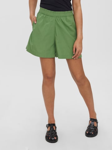 Wide Leg Pantalon 'Hella' VERO MODA en vert : devant