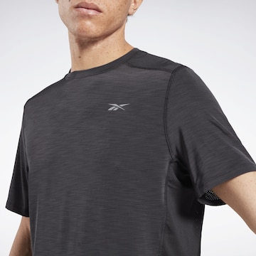 Tricou funcțional de la Reebok pe gri