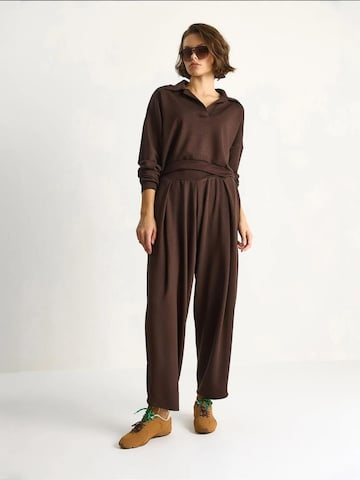 Bianco Lucci Joggingpak in Bruin: voorkant