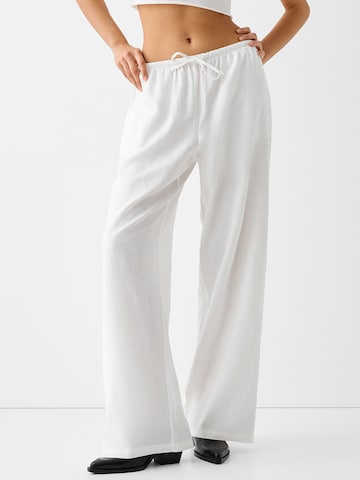 Bershka Zvonové kalhoty Kalhoty – bílá