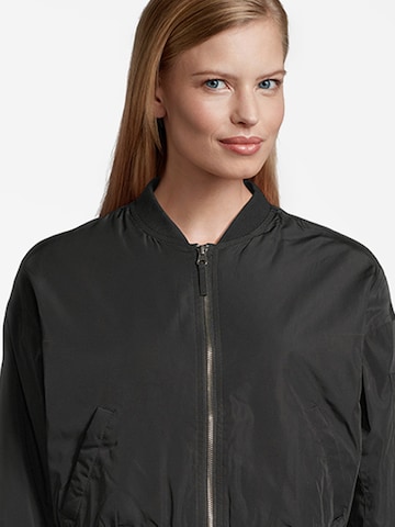 AÉROPOSTALE Prehodna jakna | črna barva