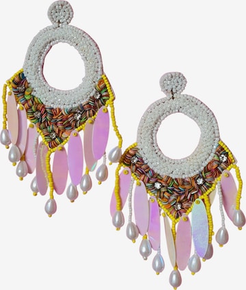 PfauGermany Earrings 'Hangeing Beads' in White: front