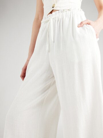 Wide leg Pantaloni 'Lerke' di A-VIEW in bianco