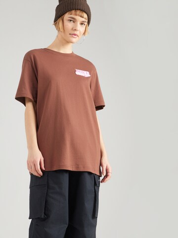 Nike Sportswear T-Shirt in Braun