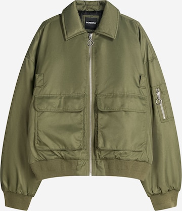 Bershka Välikausitakki värissä vihreä: etupuoli