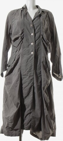 Cut Loose Trenchcoat in L in Grey: front