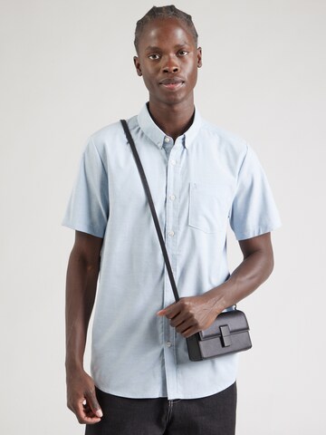 Volcom - Ajuste regular Camisa 'EVERETT' en azul: frente