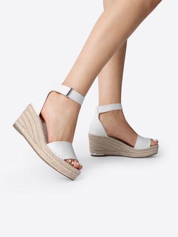Dream Pairs Sandals in White