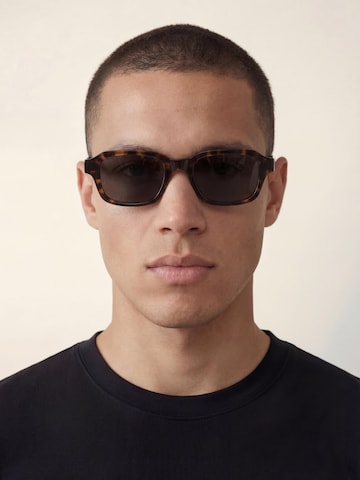 Lunettes de soleil 'The Robin' ARMIE en marron : devant