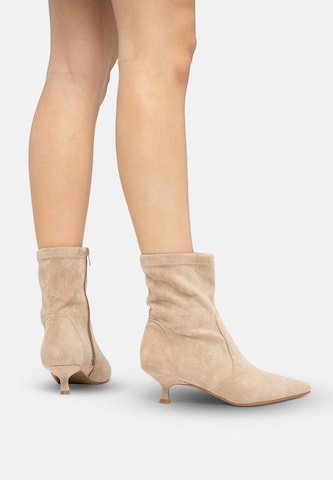 Salinyang Booties in Green