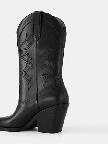 Bershka Cowboy Boots in Black