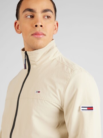 Tommy Jeans Демисезонная куртка в Бежевый