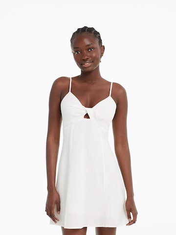 Robe d’été Bershka en blanc : devant