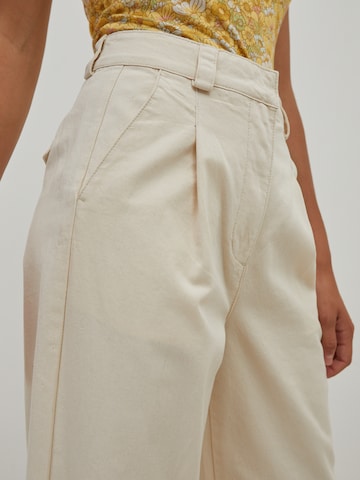 EDITED Loose fit Pleat-Front Pants 'Taylor' in Beige