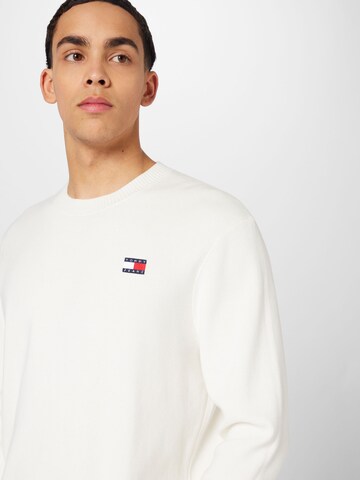 Pull-over Tommy Jeans en blanc