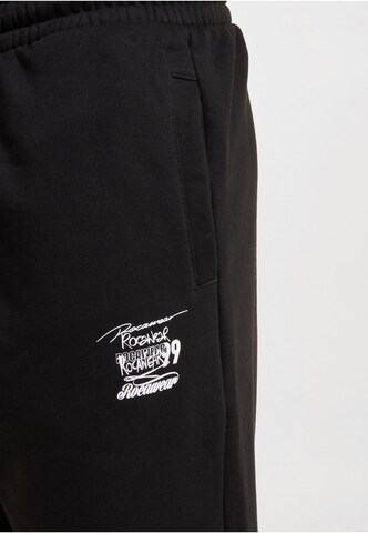 ROCAWEAR Regular Trousers in Black