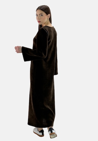 Abito di Elara in marrone