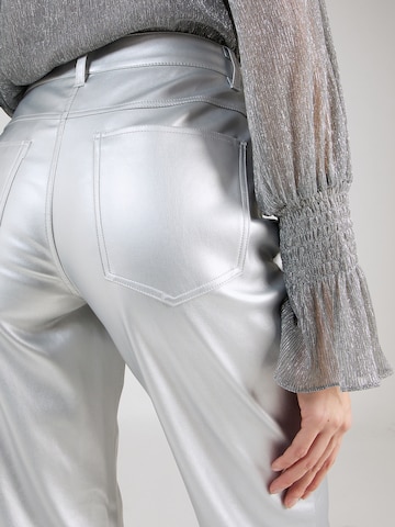 regular Pantaloni 'DEASI' di b.young in argento