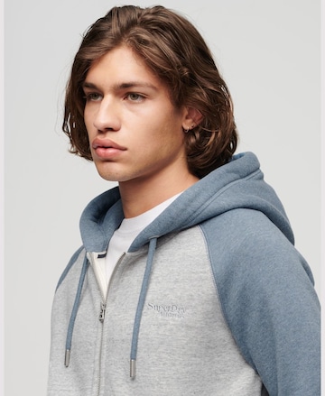 Superdry Tréning dzseki 'Essential' - szürke: elől