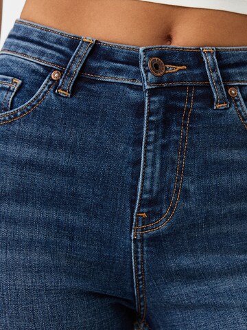 Skinny Jeans di Bershka in blu