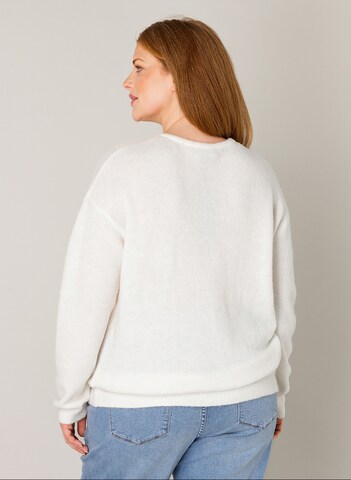 BASE LEVEL CURVY Strickjacke in Beige