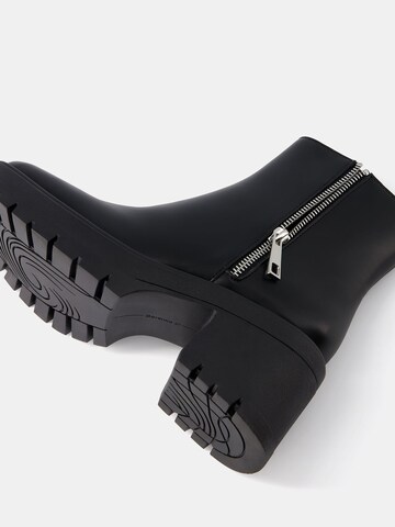 Bershka Stiefelette in Schwarz