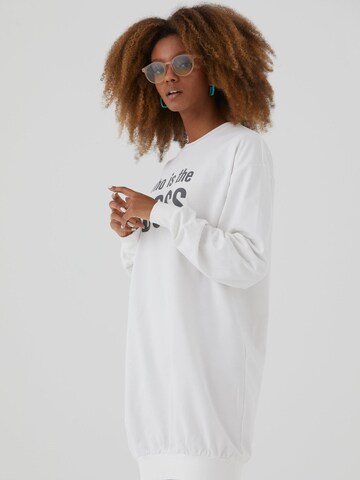 Rockupy Oversizekleid 'Fabia'‌‌‌‌‌‌‌ in Weiß