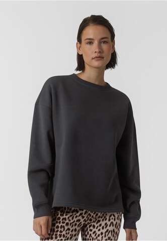 OH APRIL Sweatshirt i grå: framsida