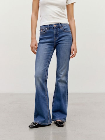 VERO MODA Flared Jeans 'VMSUZIE' in Blue: front