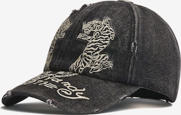 Ed Hardy Lippalakki 'Desert Tiger 5' värissä musta: etupuoli