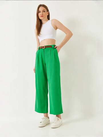 Wide leg Pantaloni con pieghe di Bianco Lucci in verde
